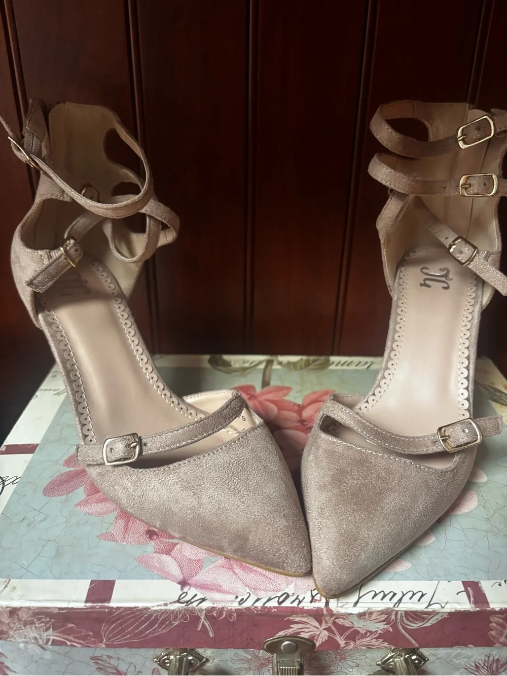 Journee Collection Lilyann Multi-Strap Pointed-Toe Pumps Soft faux suede .NWOT